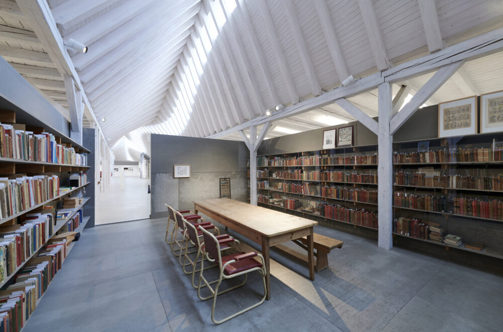 Inside view of the Robinson-Library.